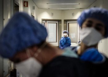 Έφοδος Αστυνομικών σε Κλινικές και συλλήψεις για «μαϊμού» θεραπεία κατά του «κορωνοϊού»