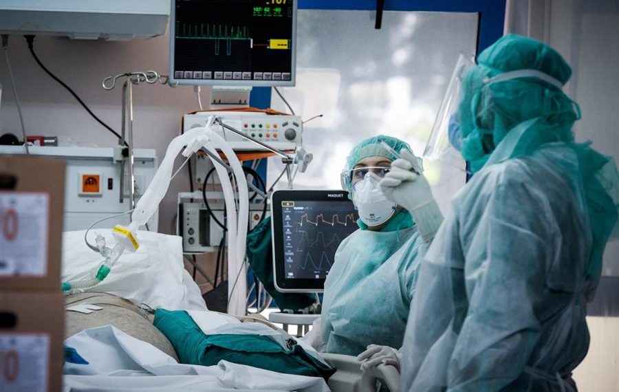 Αρχίζουν τα «καμπανάκια» και στην Ελλάδα με 52 νέα κρούσματα