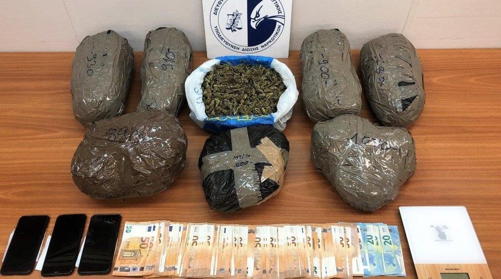 Σε οικία και …ΤΑΧΙ