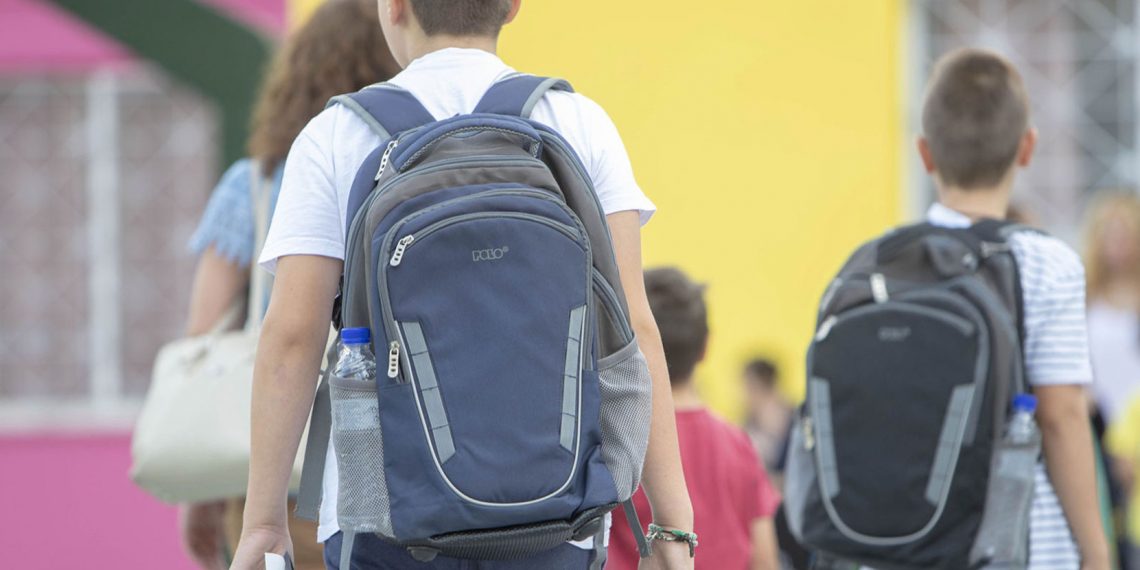 Η κυβέρνηση μην κρύβεται πίσω από το δάκτυλό της και να μην το κουνάει σε εκπαιδευτικούς, γονείς και νεολαία
