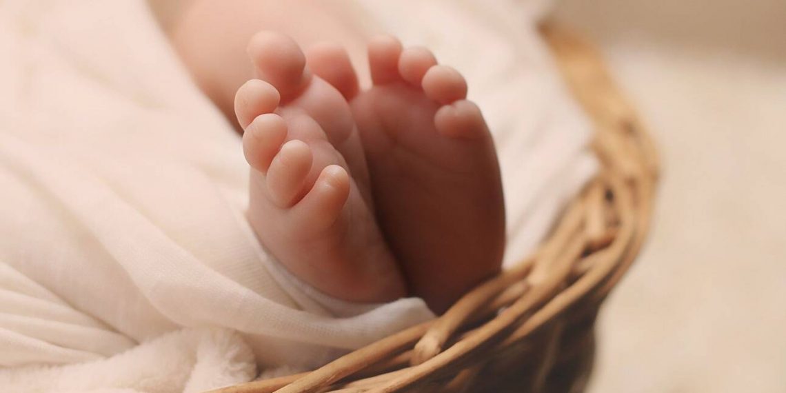 Νεκρό το βρέφος και σε κατάσταση σοκ η μητέρα του