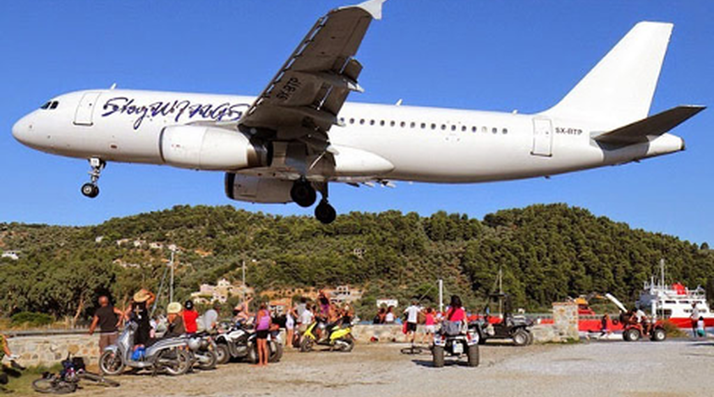 «Καθηλώθηκαν» από Αστυνομικούς στα αεροδρόμια Σκιάθου και Νέας Αγχιάλου