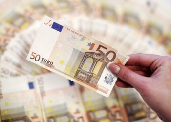 Μοίρασμα χρημάτων από το Δημοτικό Συμβούλιο Τρικάλων σε συνθήκες … «κορωνοϊού»