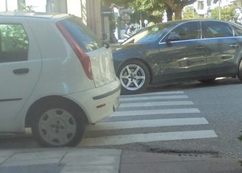 Την …εγκαινίασαν την διάβαση πεζών στα Τρίκαλα
