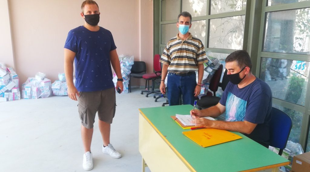 Ξεκίνησε η διανομή μασκών μιας χρήσεως σε Σχολεία των Τρικάλων