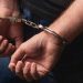 Χειροπέδες σε καταζητούμενο