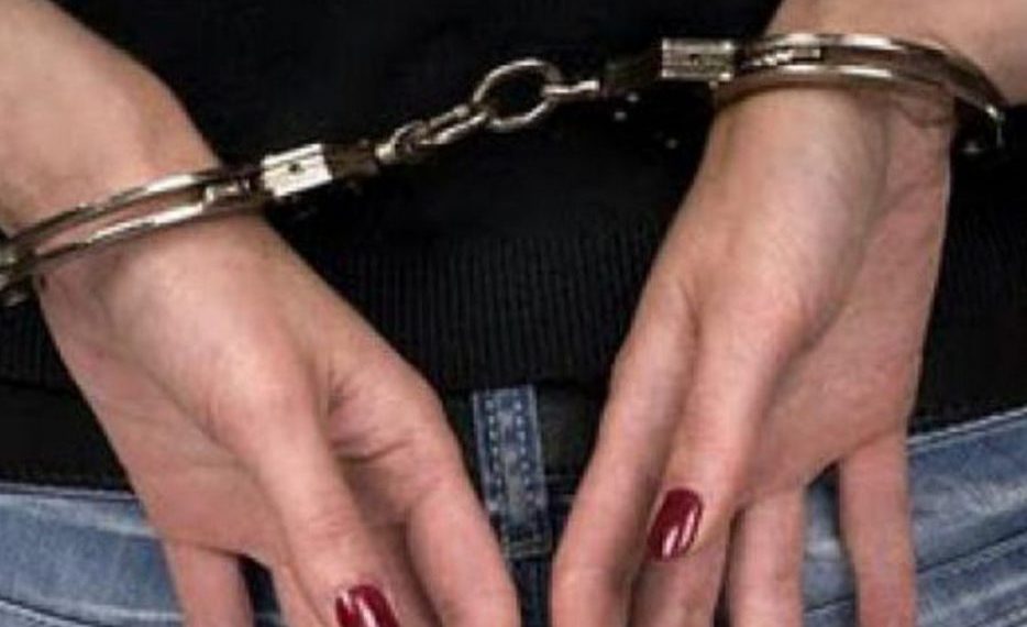 Εφοδιασμένη με … κόφτες και κατσαβίδι