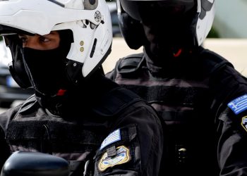Χειροπέδες από την ΔΙΑΣ Τρικάλων