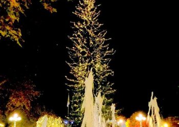 Φωταγώγηση του Χριστουγεννιάτικου δέντρου των Τρικάλων μέσω …΄Ιντερνετ