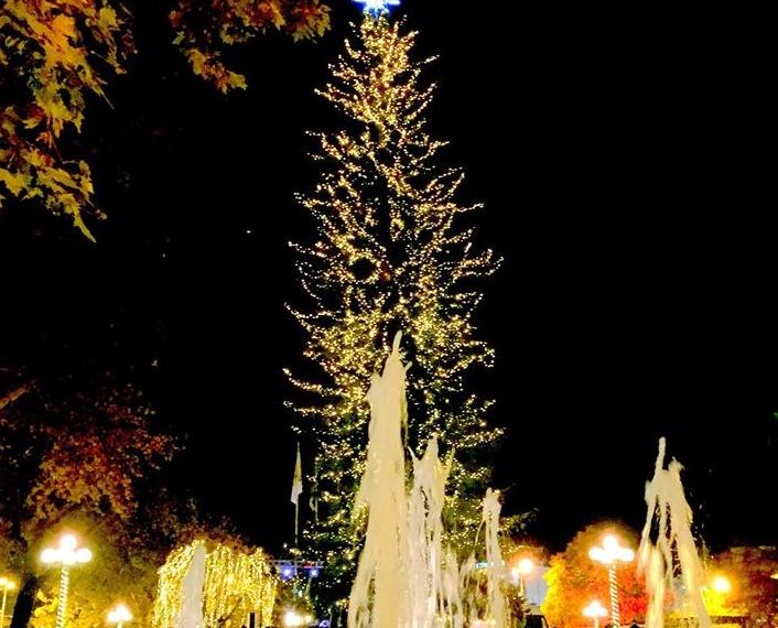 Φωταγώγηση του Χριστουγεννιάτικου δέντρου των Τρικάλων μέσω …΄Ιντερνετ