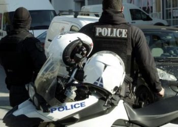 Χειροπέδες μετά τον έλεγχο των Αστυνομικών της ΔΙΑΣ