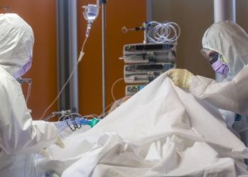 Ρεκόρ ημερησίων θανάτων και στους 207 οι διασωληνωμένοι στις ΜΕΘ