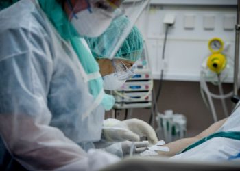 Νέα αύξηση των διασωληνωμένων στις ΜΕΘ της Ελλάδας λόγω «κορωνοϊού»