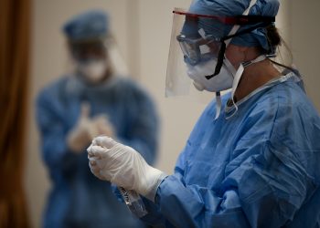 Στις ΜΕΘ 443 άτομα και ακόμα 63 νεκροί…