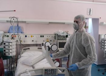 «Μάχη» στις ΜΕΘ για 607 ασθενείς με «κορωνοϊό» ενώ ξεπέρασαν τις 100.000 τα κρούσματα στην Ελλάδα
