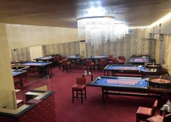 Ο ένας πάνω στον άλλο χωρίς μάσκες για το …«Black Jack»