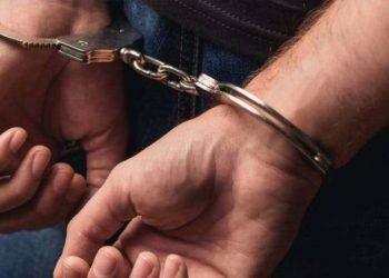 Έφοδος Αστυνομικών σε οικία και …χειροπέδες