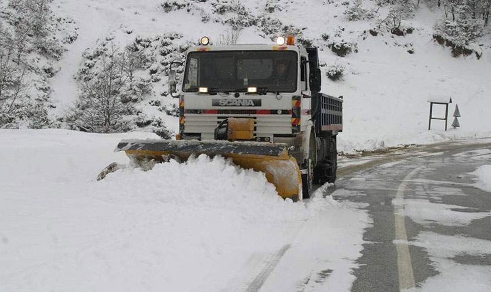 Με 189 μηχανήματα και 13.000 τόνους αλάτι