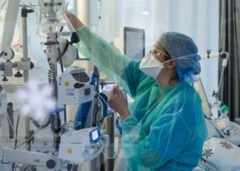 Παραμένουν στο «κόκκινο» οι ΜΕΘ της χώρας εξαιτίας «κορωνοϊού»