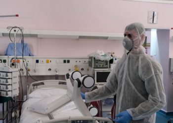 Στους 443 οι διασωληνωμένοι στις ΜΕΘ λόγω Covid-19