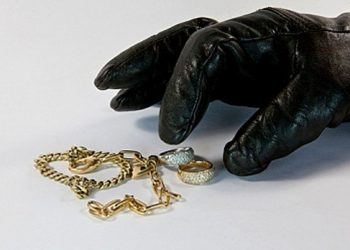 Κλοπή χρυσαφικών και πώληση τους σε ενεχυροδανειστήριο