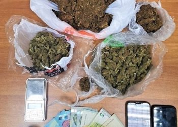 Χειροπέδες σε χασισέμπορα