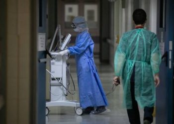 Στους 255 οι διασωληνωμένοι στις ΜΕΘ και 17 νέοι θάνατοι