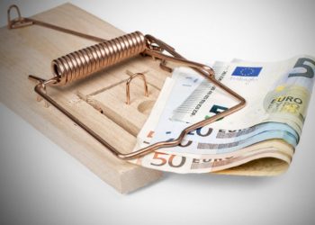 Χειροπέδες σε καταζητούμενο για φοροδιαφυγή