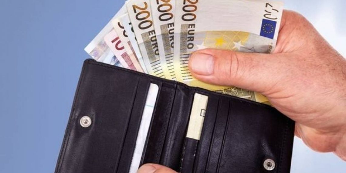 Στοίχισε 665 ευρώ η …αγκαλιά