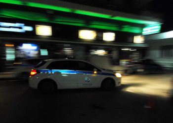Χειροπέδες και … «κορωνοπρόστιμα» σε κατάστημα στο Μουζάκι