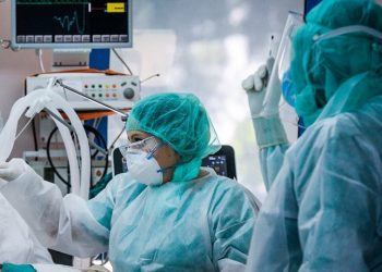 Στους 53 οι ημερήσιοι νεκροί λόγω covid-19