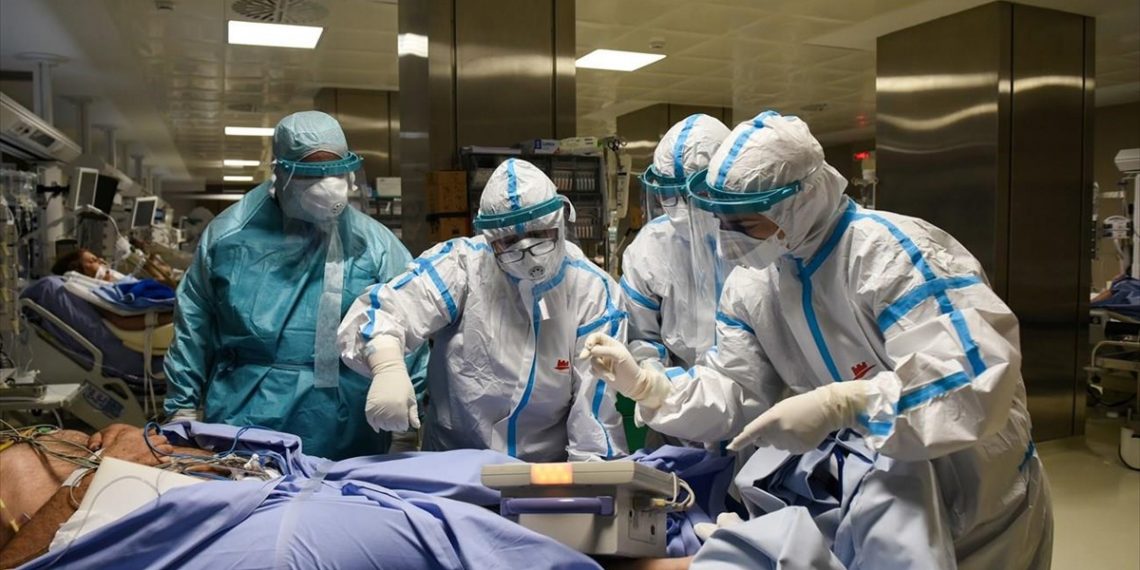 Στους 735 οι διασωληνωμένοι στις ΜΕΘ λόγω covid-19