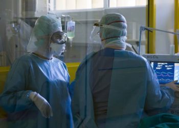Αυξάνεται συνεχώς ο αριθμός των διασωληνωμένων στις ΜΕΘ