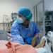 Ξεπέρασαν τους 400 οι διασωληνωμένοι στις ΜΕΘ λόγω covid-19