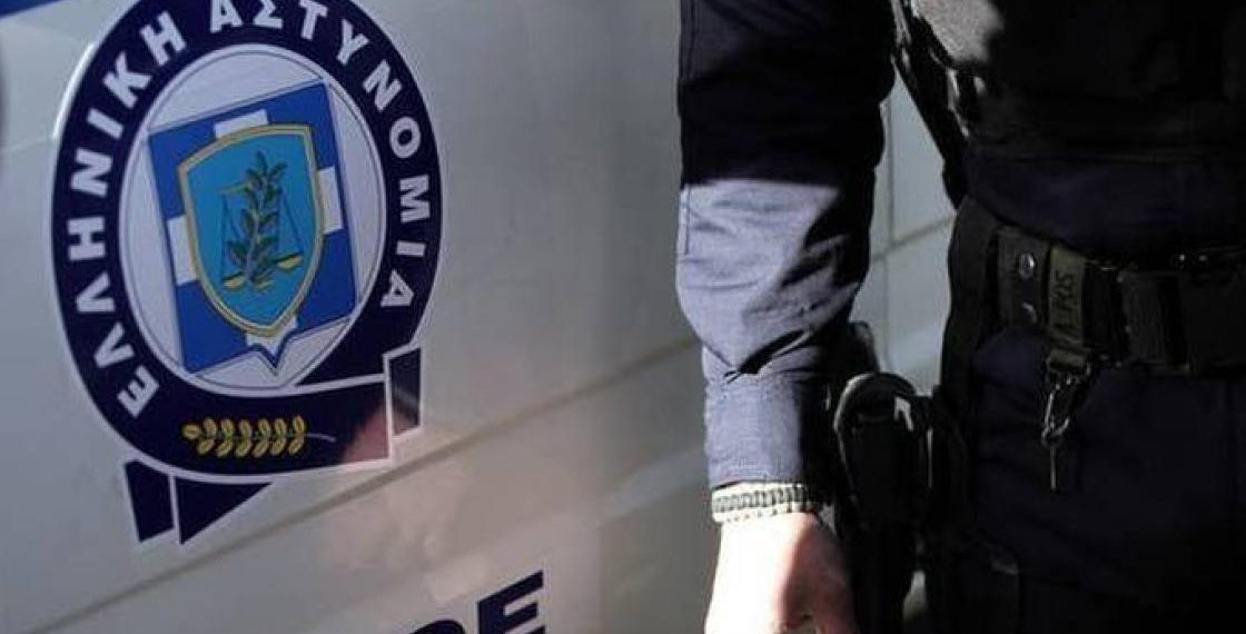 Φουσκωτή βάρκα και πλαστά χαρτονομίσματα μεταξύ των κατασχεθέντων