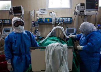 Με νέο αρνητικό ρεκόρ διασωληνωμένων στις ΜΕΘ