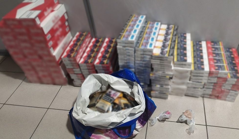 Χειροπέδες σε 4 Αλλοδαπούς