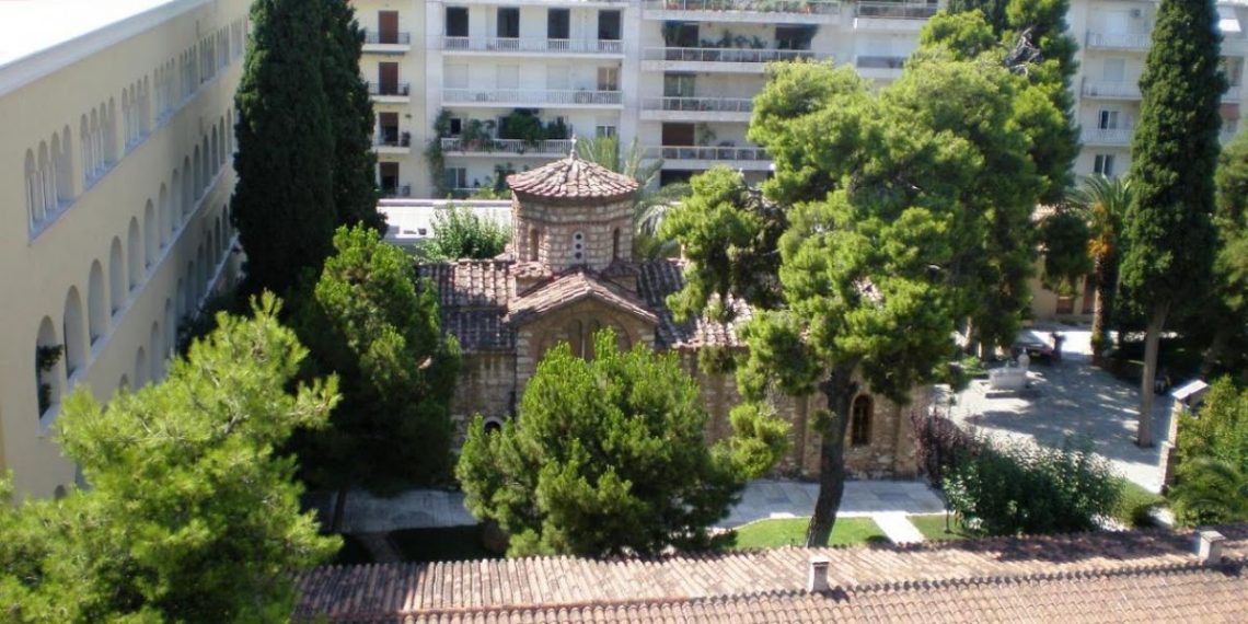 Επίθεση Ιερέα με βιτριόλι κατά Μητροπολιτών