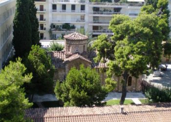 Επίθεση Ιερέα με βιτριόλι κατά Μητροπολιτών