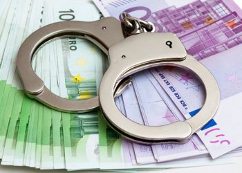 Χειροπέδες σε καταζητούμενο με χρέη προς το Δημόσιο