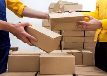 «Έβαζε χέρι» σε δέματα εταιρείας ταχυμεταφορών