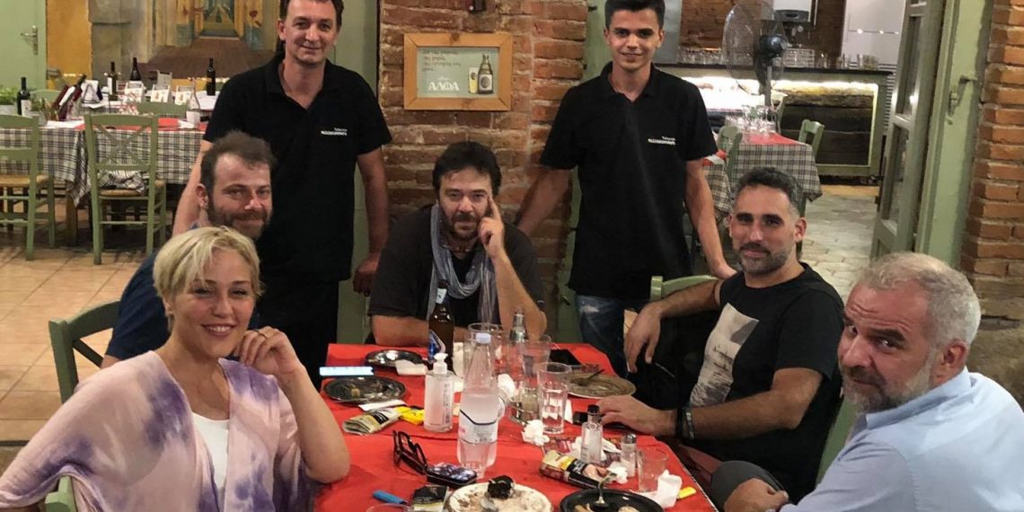 «Το νυφικό κρεβάτι» στα … «Μεζεδοκαμώματα»