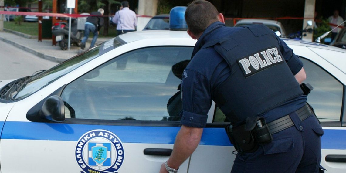 Χειροπέδες για απαγωγή οικογένειας