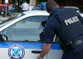 Χειροπέδες για απαγωγή οικογένειας