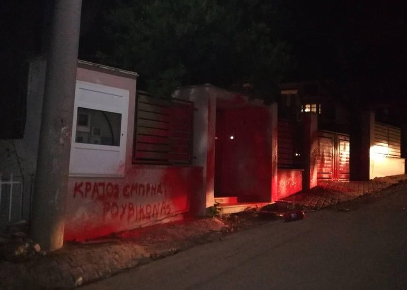 Στο «στόχαστρο» του «Ρουβίκωνα» ο Κώστας Σκρέκας
