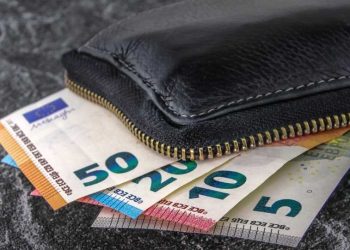 Χειροπέδες σε … «μακρυχέρη»