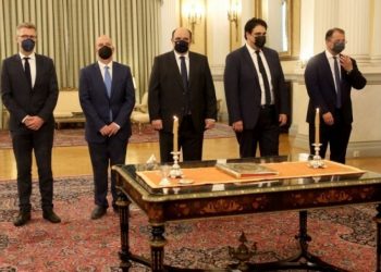 Ανακατανομή ρόλων στην Κυβέρνηση