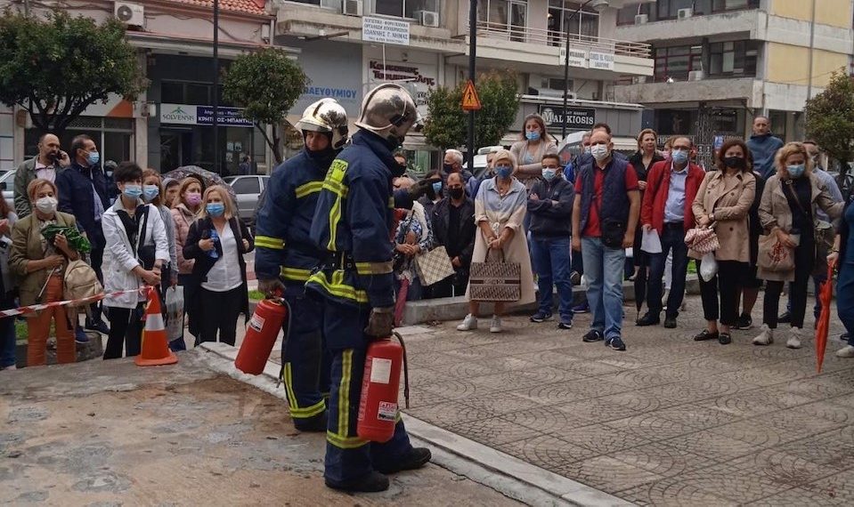 Άσκηση εκκένωσης για έκτακτη ανάγκη του κτιρίου της Περιφερειακής Ενότητας Τρικάλων
