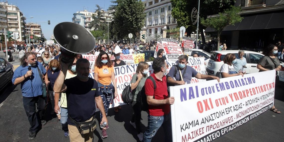 Στον δρόμο οι «ήρωες» Υγειονομικοί