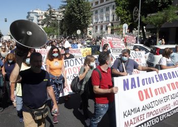 Στον δρόμο οι «ήρωες» Υγειονομικοί